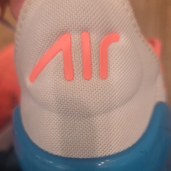Nike AIR 270 Women's Sneakers in Bright Coral and Blue - Picture 11 of 14